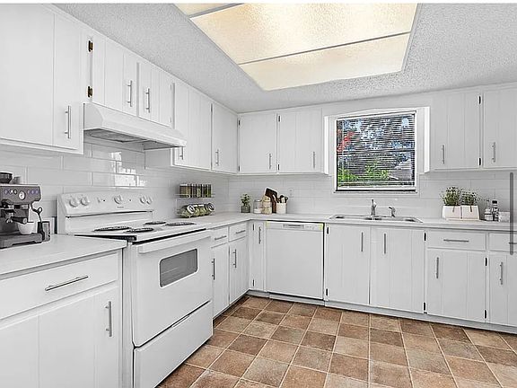 3rd image of 120 Tomoka Meadows Blvd
