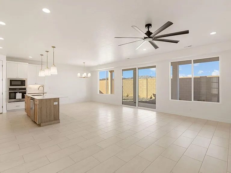 2433 Patricia Dr — Photo 14
