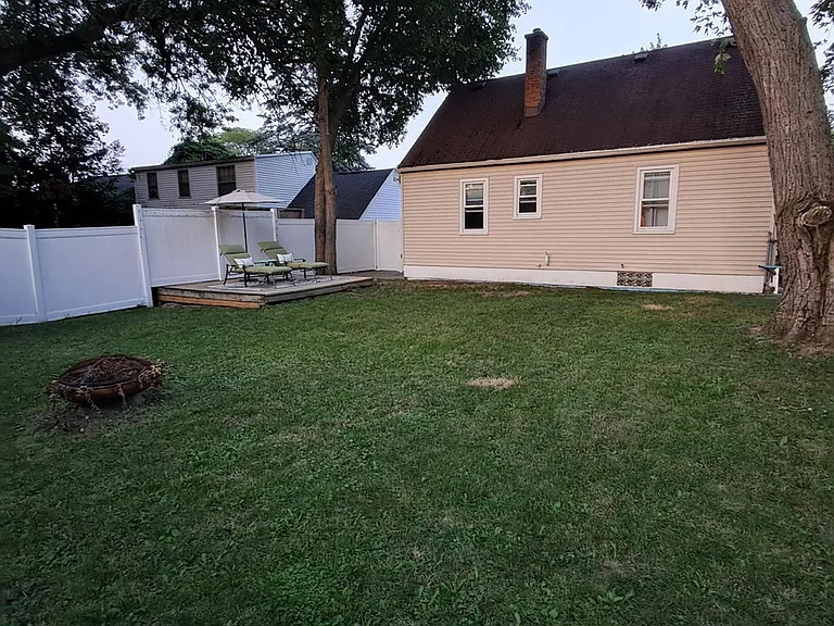 1573 Ardmore St SE — Photo 4