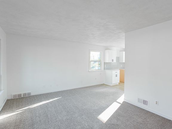 3rd image of 5821 N Forest Blvd