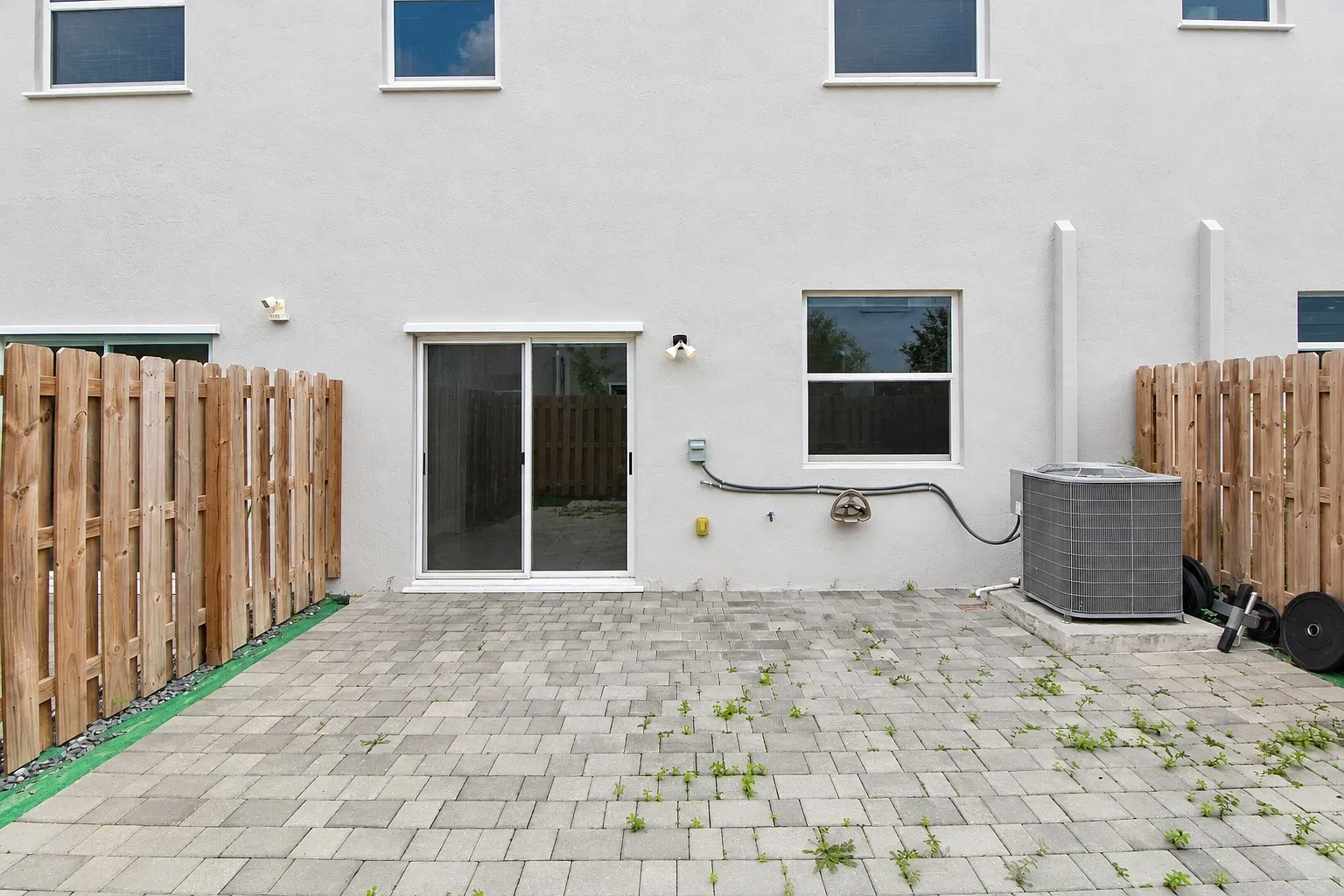 4 bed, 1820 sqft, $3,200 — Photo 2