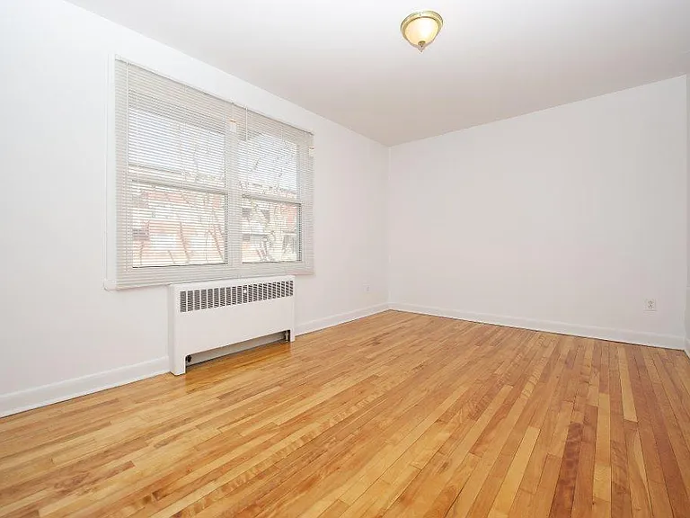 358 McArthur Ave — Photo 9