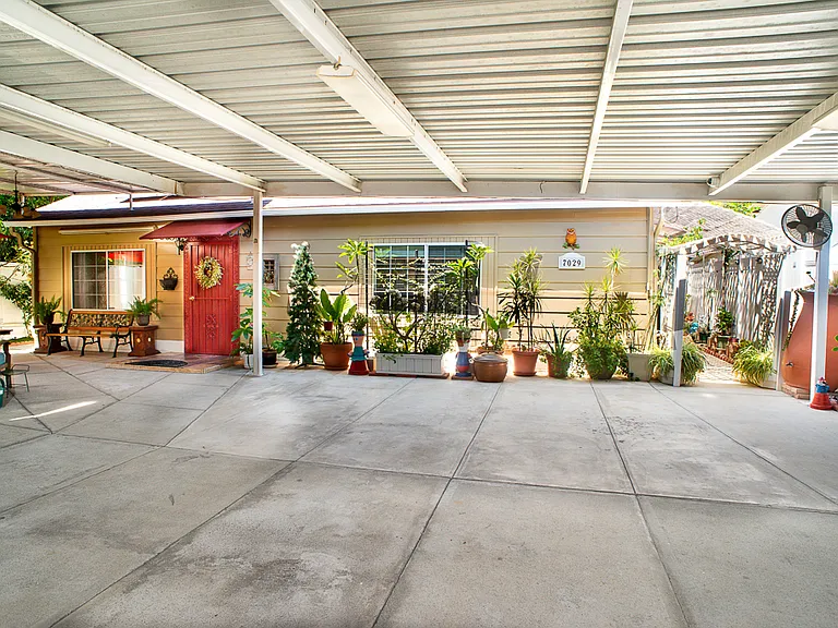 7029 Orion Ave — Photo 1
