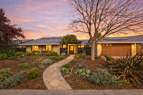 1118 Marina Cir Photo 1