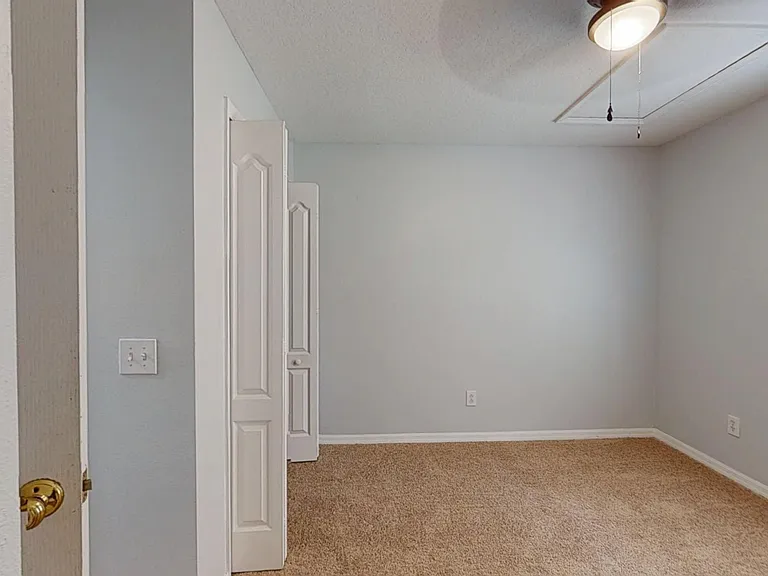 17531 Hugh Ln — Photo 9