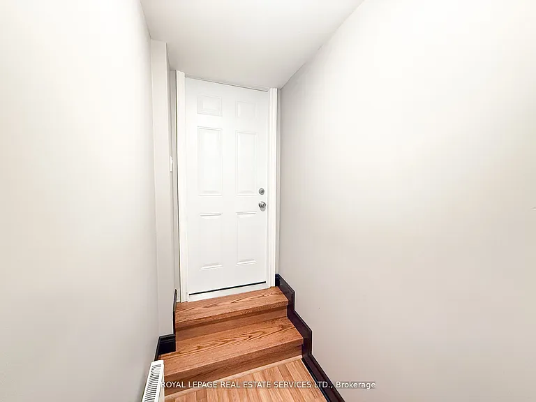 3352 Dundas St W #LOWER — Photo 7