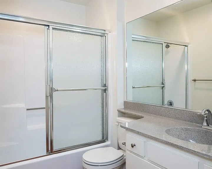 404 E Birch St — Photo 13