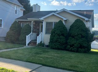 710 Park Ave #1, Ellwood City, PA 16117