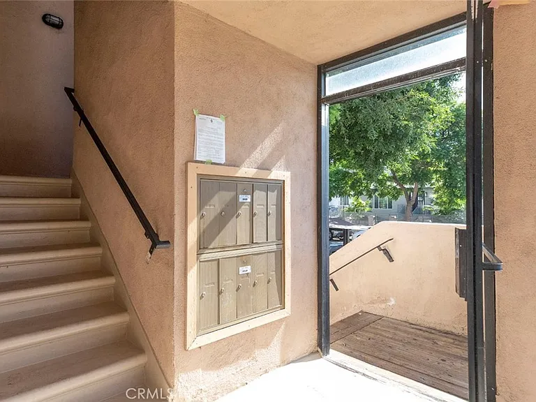 1835 N Alexandria Ave #10 — Photo 3