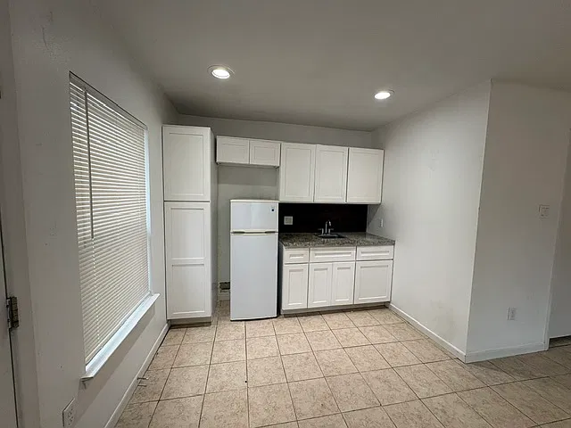 1 bed, 700 sqft, $875 — Photo 2