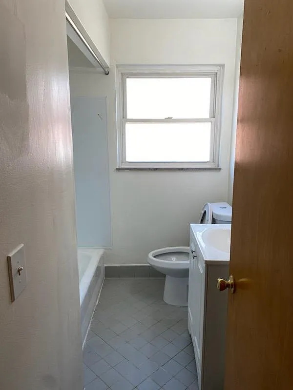 Building Photo - 3588 Schwartze Ave #4
