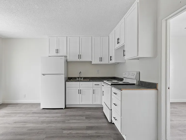 Baldwin Hills Apartments — Photo 11