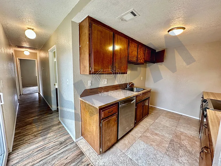 7203 Kelley Dr — Photo 7