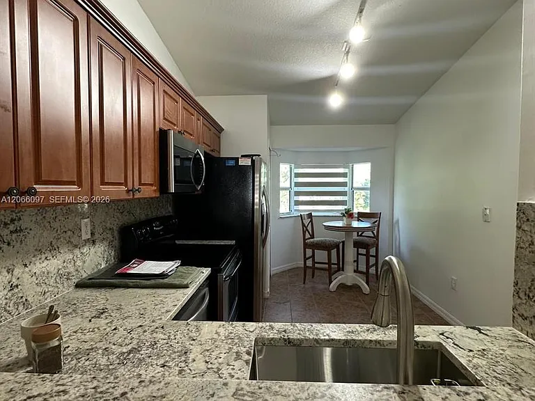 2920 SE 12th Rd #203-30 — Photo 11