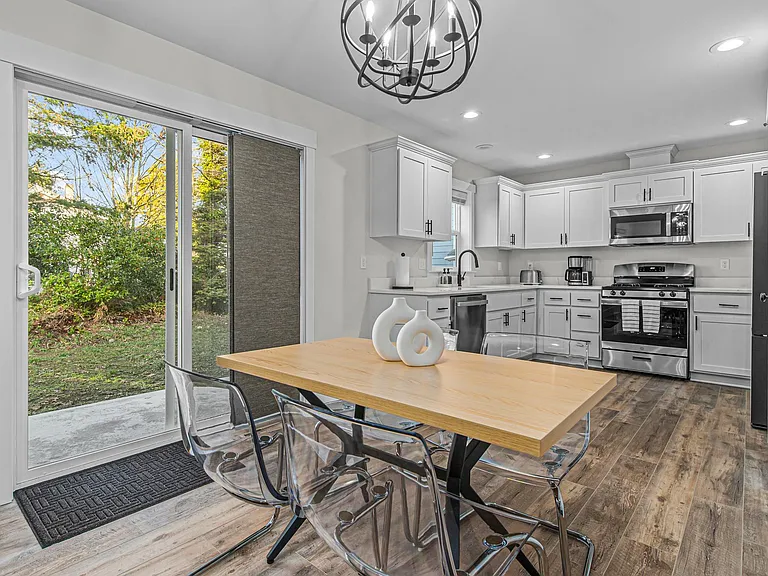 1020 2nd Ave — Photo 11