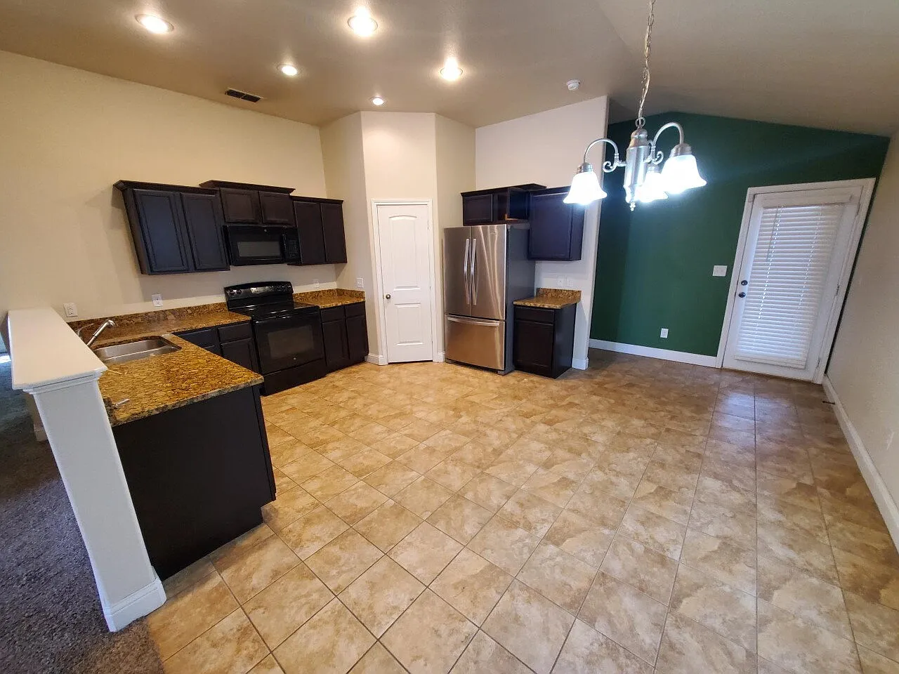 3 bed, 2.0 bath, 1564 sqft, $1,650 — Photo 3