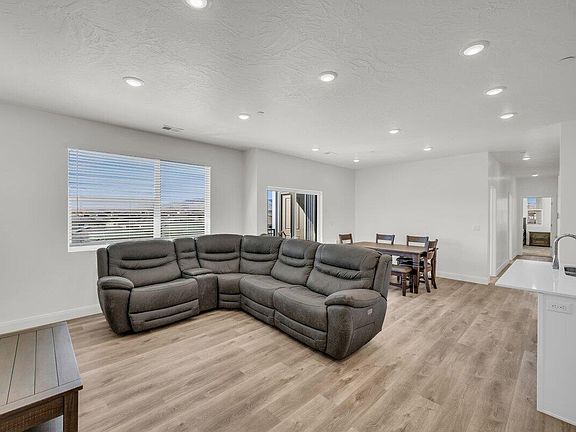 4th image of 5801 S Garnet Dr #8302