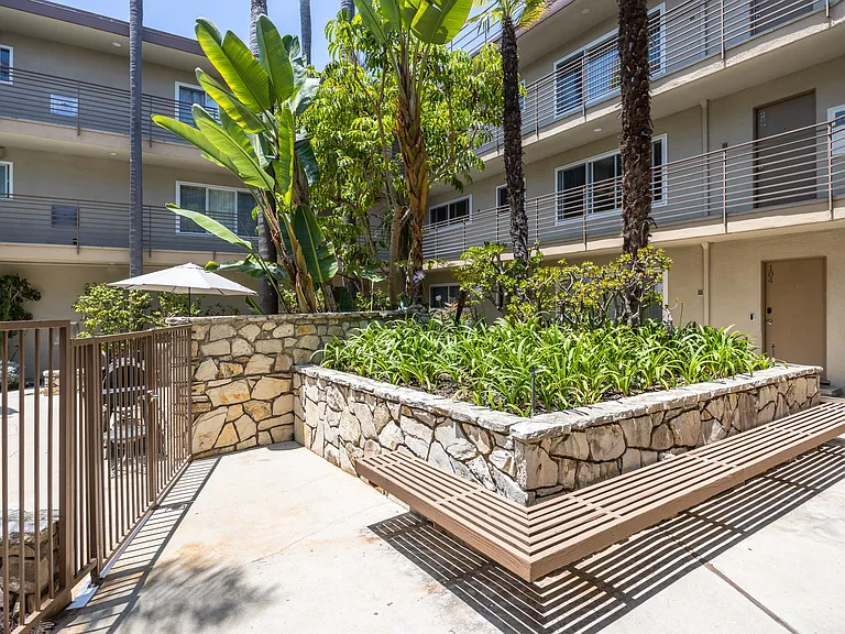 Paseo del Rey Apartments — Photo 3