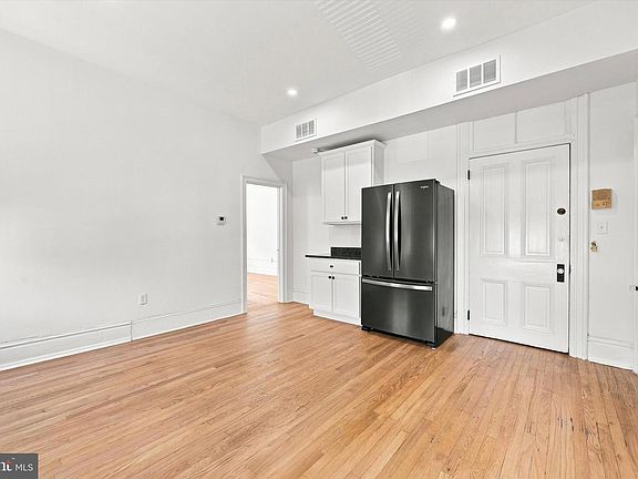 4th image of 1412 State St #B1