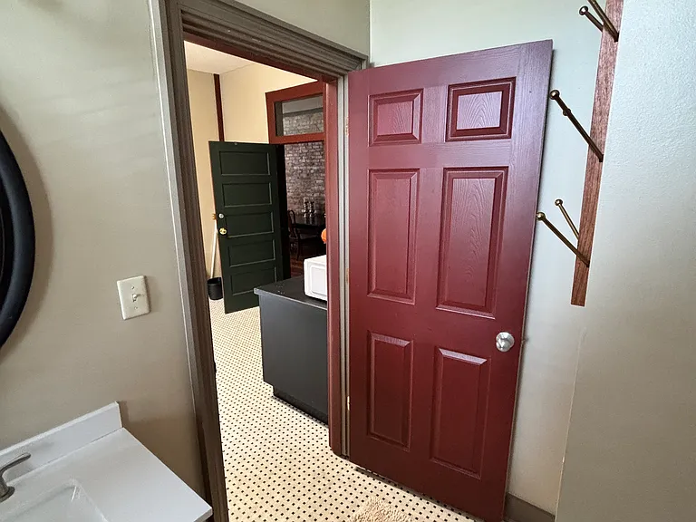 214 E Broad St #B — Photo 17