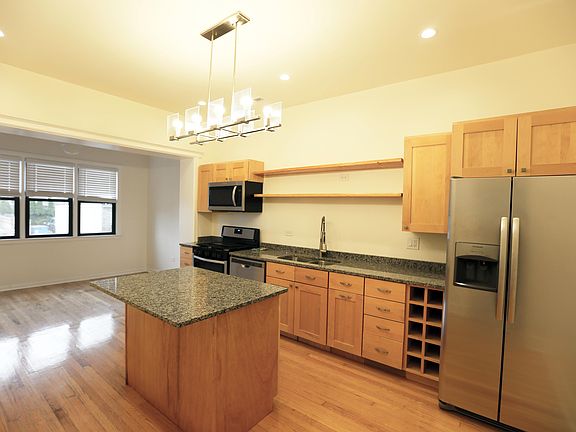 5th image of 1225 W Winnemac Ave APT 1