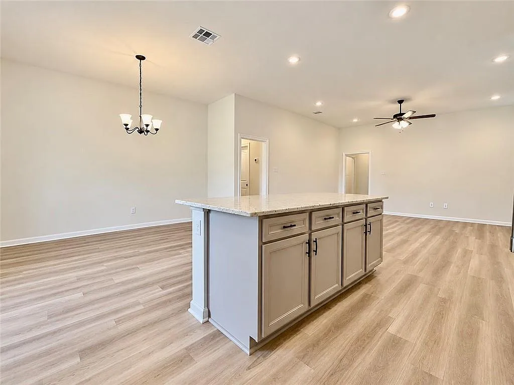 4 bed, 2.5 bath, 1782 sqft, $2,200 — Photo 4