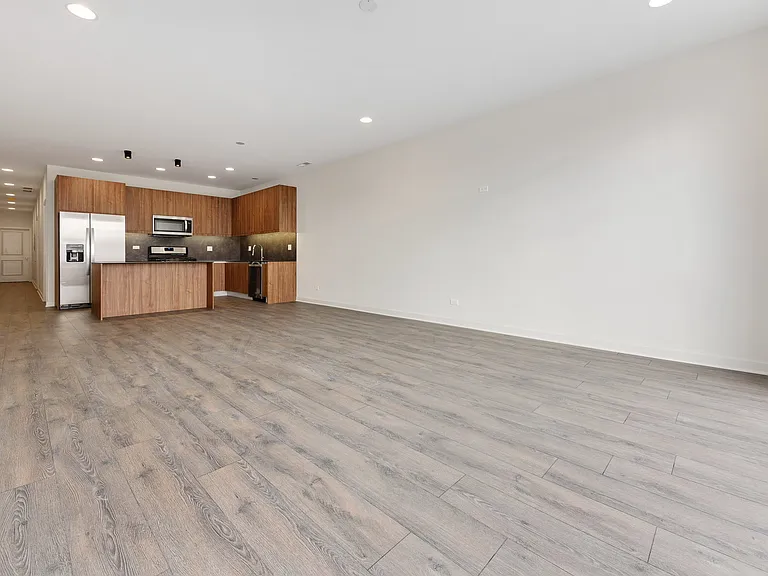2824 W Van Buren St #302 — Photo 10