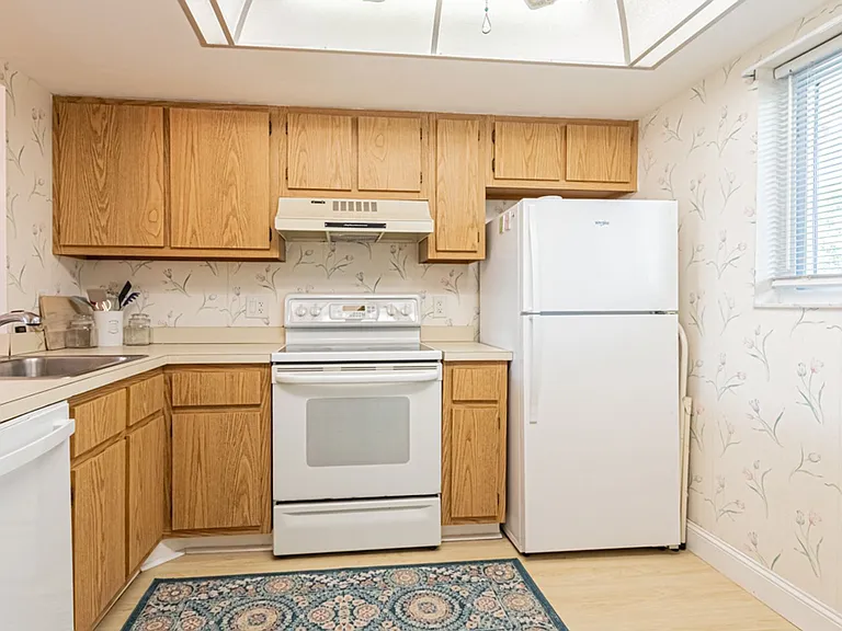 1022 Manatee Rd #D107 — Photo 6