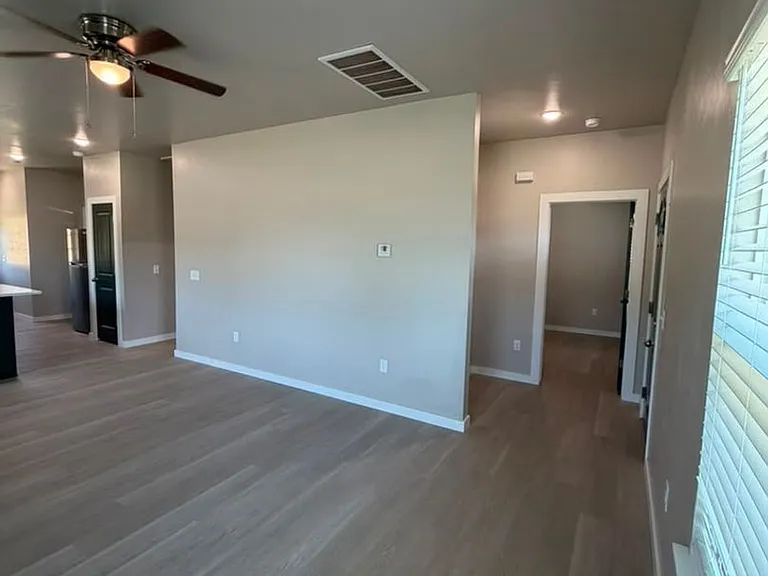 2415 SW J Ave — Photo 3
