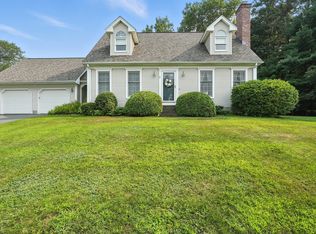 8 Woodland Rdg, Southwick, MA 01077