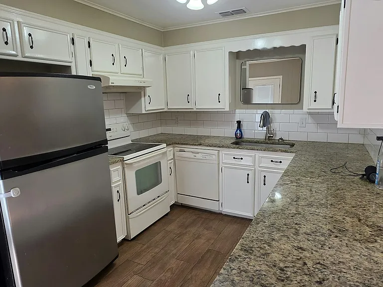 707 White Oak St — Photo 4