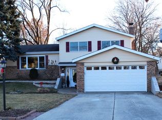 505 70th St, Darien, IL 60561