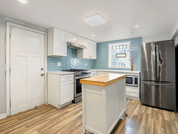 2nd image of 941 W 32nd St