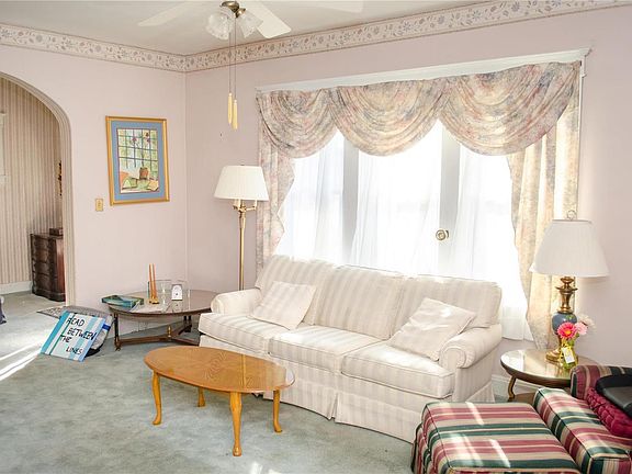 5th image of 109 Julia Pl
