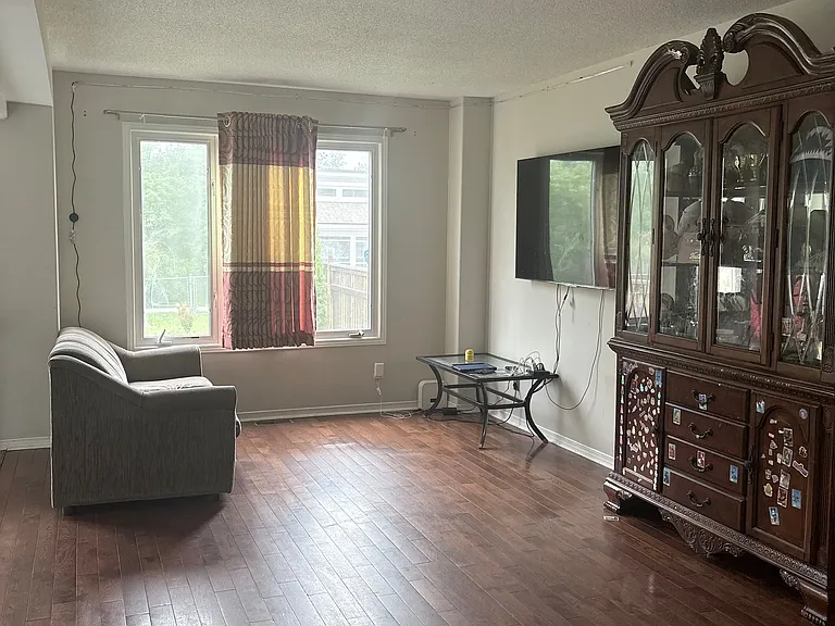 968 Bluffwood Ave — Photo 5