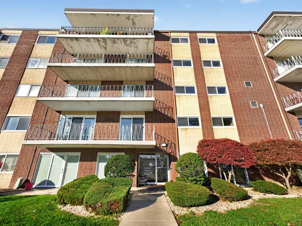 2900 Maple Ave APT 24A, Downers Grove, IL 60515
