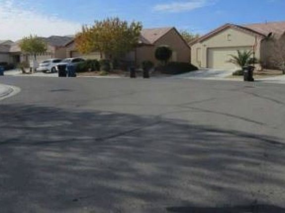 Exterior Neighborhood (street photo)