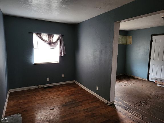 5th image of 247-249 S Emerson Ave