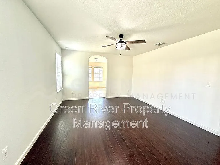 8704 Lake George Cir W — Photo 17