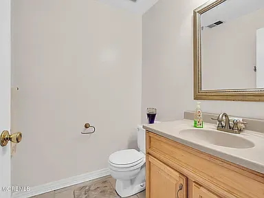 565 Woodbine Ln — Photo 18