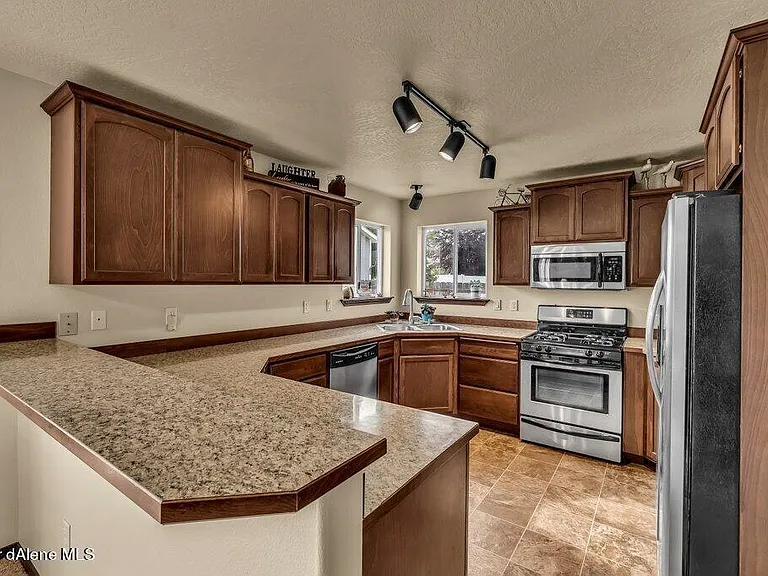 8428 N Boysenberry Loop — Photo 3