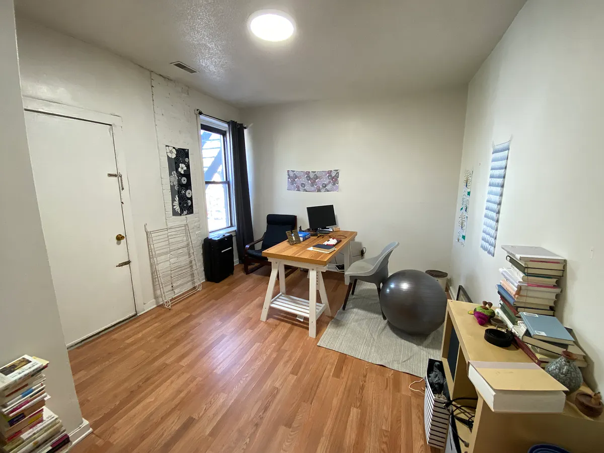Building Photo - 2 Hine Pl #2A