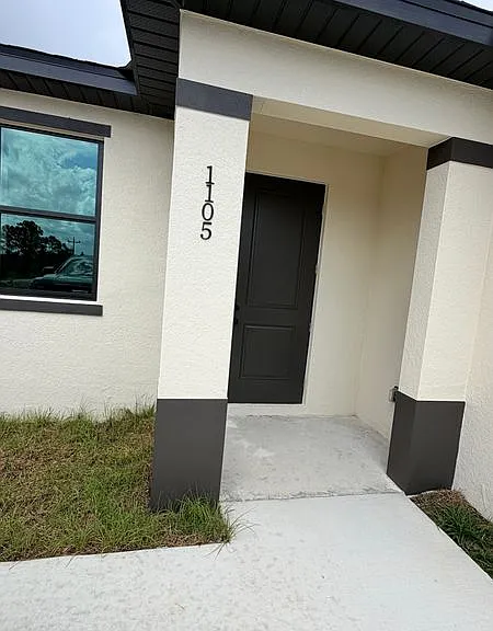 1105 Dean St E — Photo 11