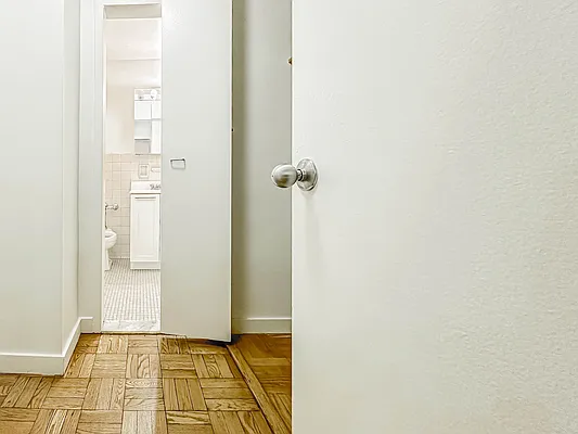 Rented by Manhattan Realty Group | media 6