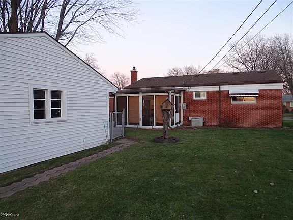 5th image of 30745 Bradner Dr