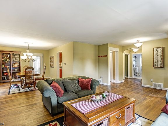 4th image of 55 Lowell Ave