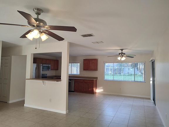3rd image of 3225 SW Ronlea Court