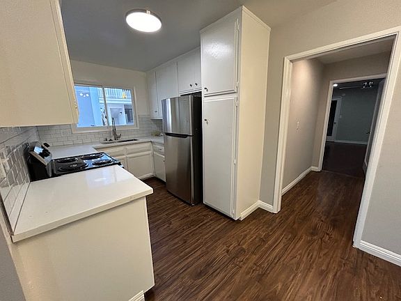 4th image of 1901 6th St APT 206