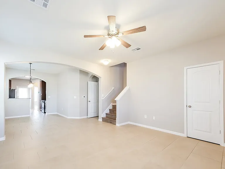 415 N Heatherwilde Blvd — Photo 5