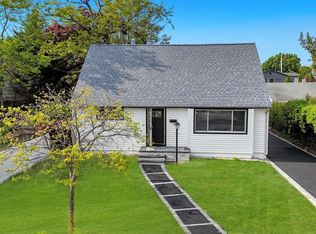 20 Howard Street, Hicksville, NY 11801